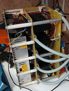 Aufbau mehrerer Schaltregler mit Kühlkörpern