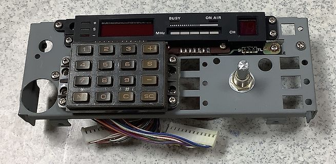 Teil eines Funkgeräts mit Tastatur und Display