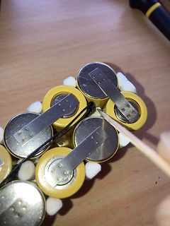 Batteriepack aus Rundzellen mit Nickelstreifen