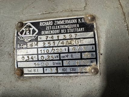 Typenschild eines Elektromotors