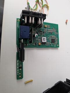 Leiterplatte mit elektronischen Bauteilen und Steckverbindern