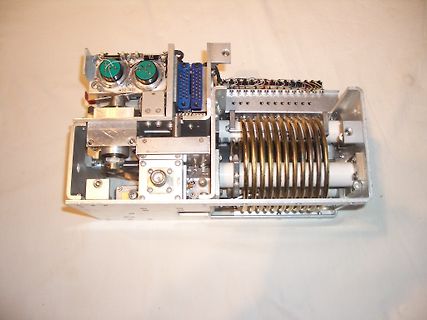 Elektronisches Bauteil mit Spulen und Steckverbindungen