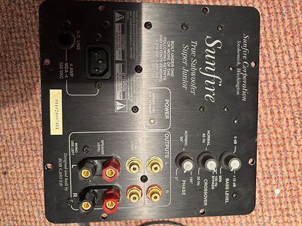 Rückseite eines Sunfire True Subwoofer Super Junior