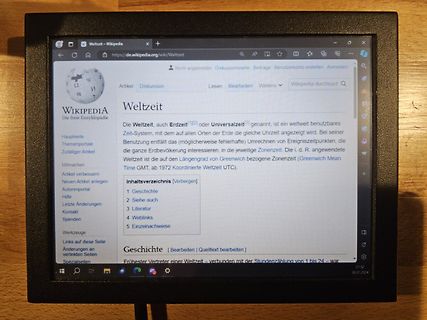 Foto eines Computerbildschirms mit Wikipedia-Artikel