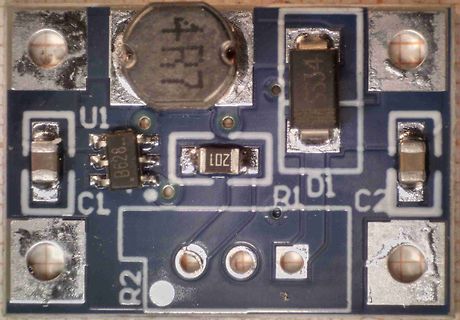 Makroaufnahme einer Leiterplatte mit elektronischen Bauteilen