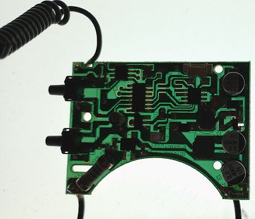 Foto einer Leiterplatte mit Elektrolytkondensatoren