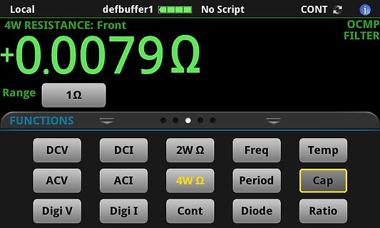 Display eines Multimeters mit Widerstandsmessung