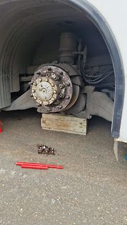 Radnabe und Achskomponenten eines Fahrzeugs