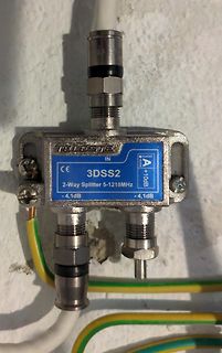 2-Way Splitter 5-1218MHz