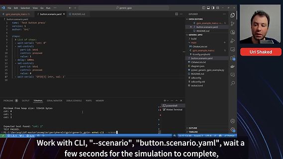 Screenshot eines Code-Editors und Terminals