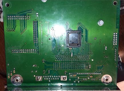 Foto einer Leiterplatte mit Mikrocontroller