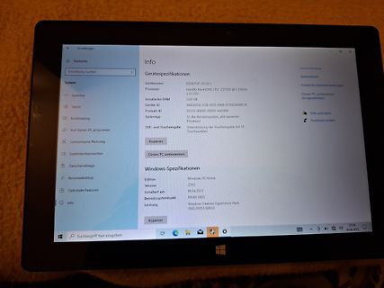 Foto eines Tablets mit Windows 10 Systeminformationen