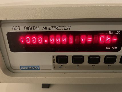 Digitales Multimeter mit Messwertanzeige