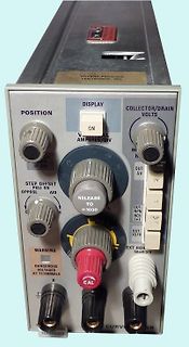 Bedienfeld eines Tektronix Kurvenverfolgers