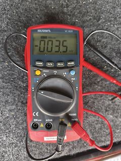 Voltcraft VC 820 Digitalmultimeter mit Messwert