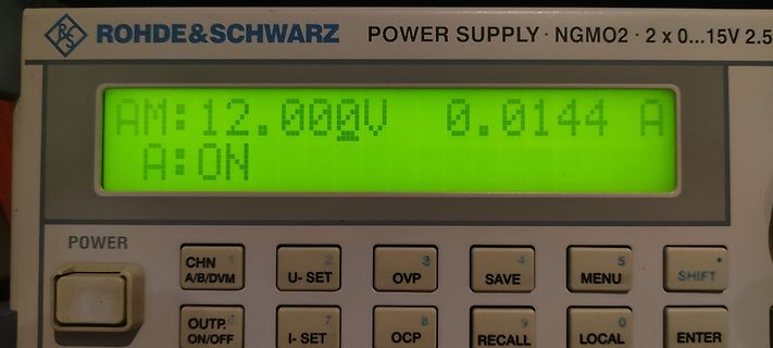 Display eines Rohde & Schwarz Netzgeräts