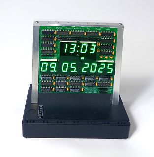 Digitale Uhr mit LED-Display auf Leiterplatte