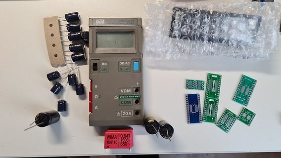 Multimeter, Elektrolytkondensatoren, Leiterplatten und Wima-Kondensator