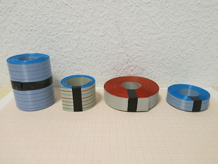 Vier Rollen isolierter Flachlitzen
