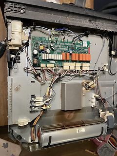 Innenansicht einer Steuerplatine eines Elektrogeräts
