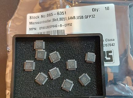 Mikrocontroller EFM8UB20F64G in Kunststoffbox