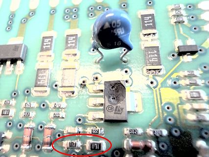 Nahaufnahme einer Leiterplatte mit elektronischen Bauteilen