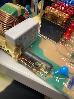 Nahaufnahme einer Leiterplatte mit elektronischen Bauteilen