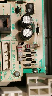 Nahaufnahme einer Leiterplatte mit elektronischen Bauteilen