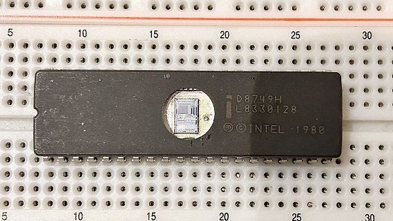 Intel Mikroprozessor auf Breadboard