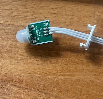 Leiterplatte mit LED und Kabeln