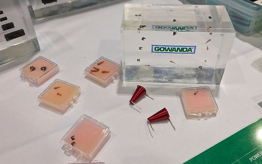 Gowanda Kondensatoren in Kunststoffbehältern