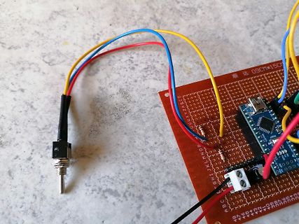 Aufbau mit Lochrasterplatine, Arduino und Schalter