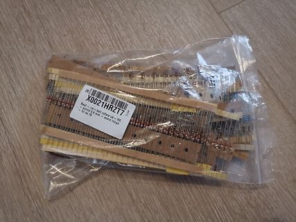 Bauteile in Plastikverpackung
