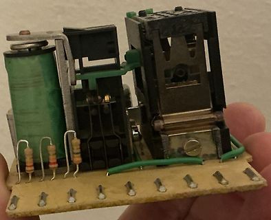 Elektronische Bauteile auf einer Leiterplatte