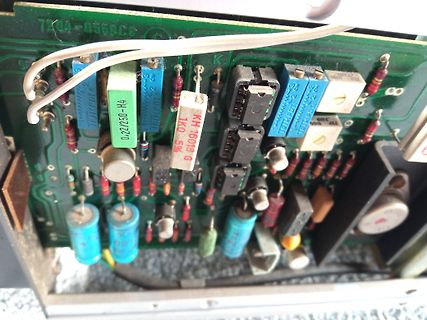 Bestückte Leiterplatte mit elektronischen Bauteilen