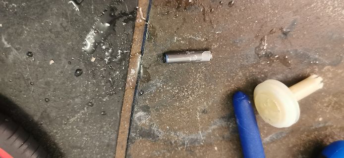 Kleinteile auf einer Arbeitsfläche
