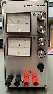Labornetzteil mit Voltmeter und Amperemeter