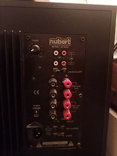Rückseite eines Nubert SM-250 Subwoofers