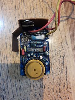 Foto einer Leiterplatte mit Bauteilen und Potentiometer