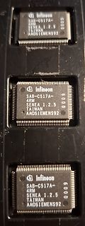 Drei Infineon SAB-C517A-4RM integrierte Schaltkreise