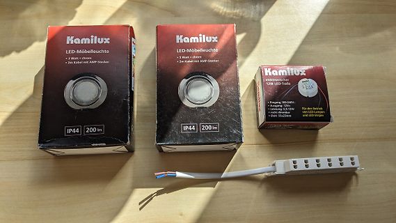 Verpackung von Kamilux LED-Möbelleuchten und LED-Trafo
