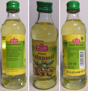 Drei Flaschen Walnussöl