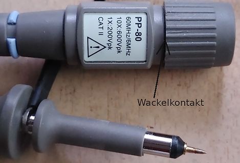 Oszilloskop-Tastkopf mit Hinweis auf Wackelkontakt