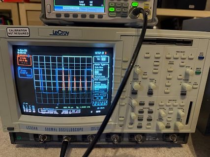 LeCroy LC334A Oszilloskop mit Signalverlauf