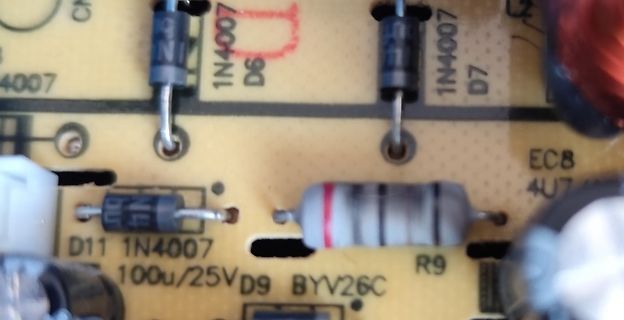 Nahaufnahme einer Leiterplatte mit elektronischen Bauteilen