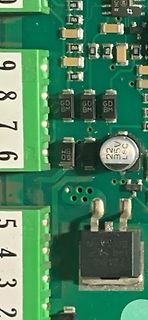 Nahaufnahme einer Leiterplatte mit elektronischen Bauteilen