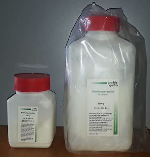 Zwei Flaschen Natriumsulfat Ätzsulfat