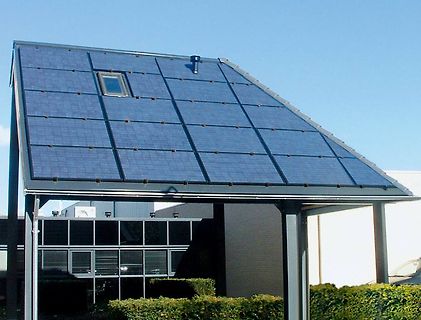 Solarpaneele auf einem Dach