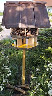 Insektenhotel aus Holz