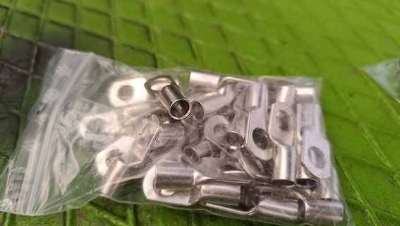 Aderendhülsen in einer Plastiktüte